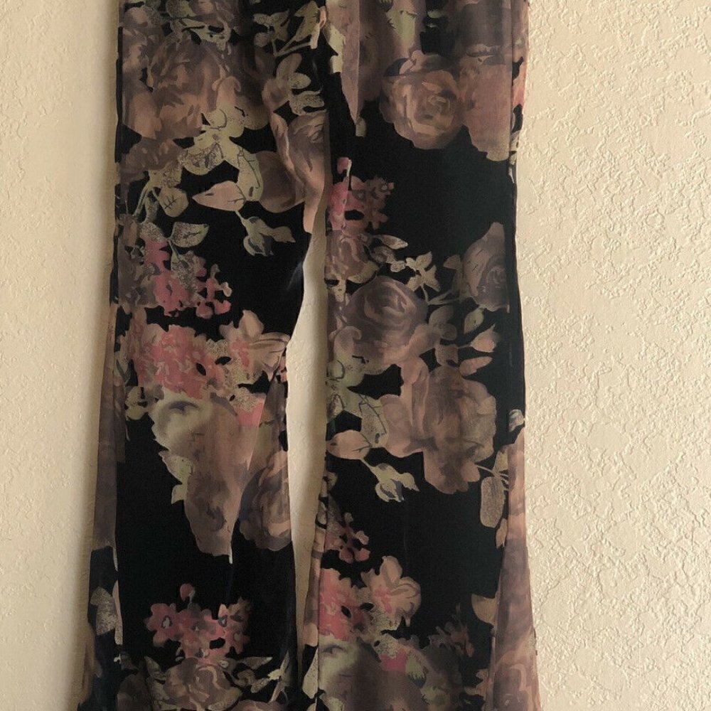 Flynn Skye Womens Black Floral Patty Flare Pant - Picture 13 of 14